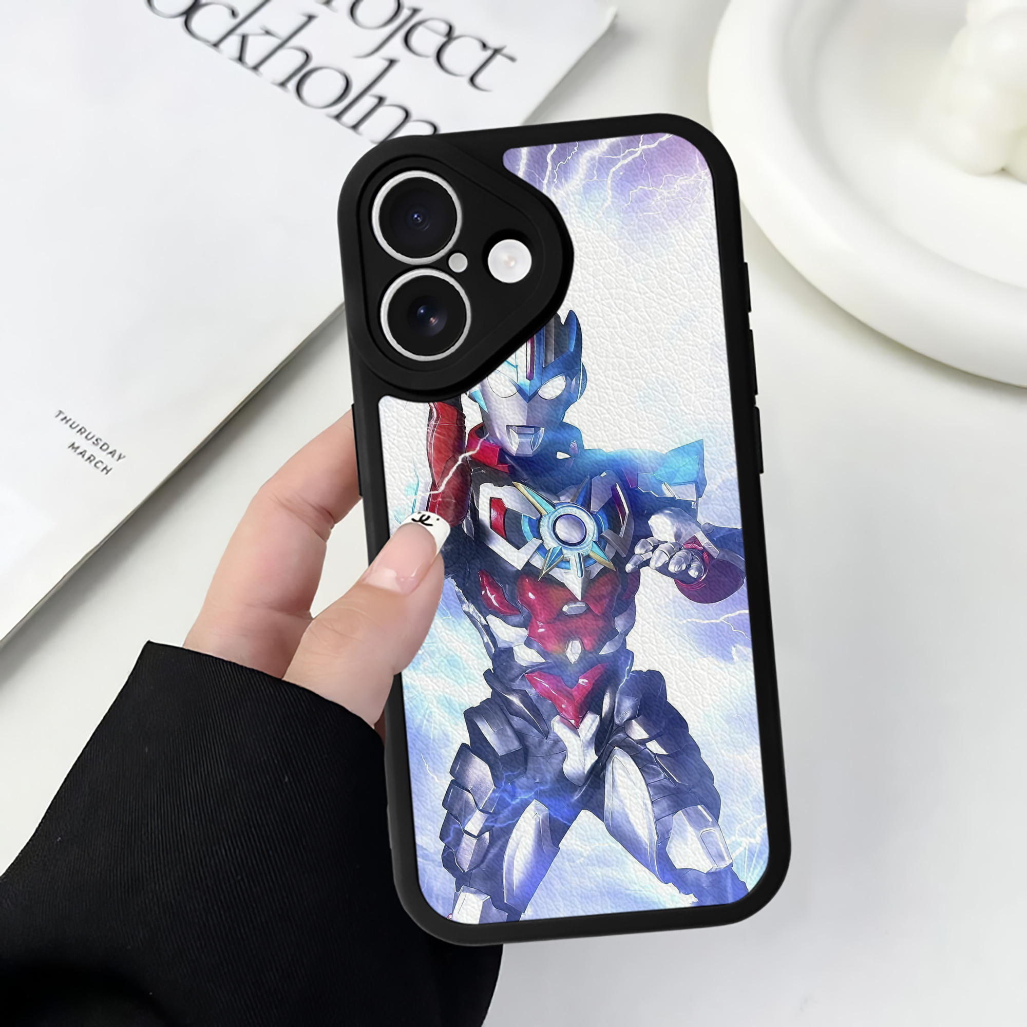 （画像用） ウルトラマン Ultraman 【iPhone 16シリーズ対応】シリコンスマホケース（レザー調） 材質：シリコン